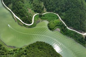 Mandhari ya Bwawa la Hifadhi ya Maji la Xiaxi huko Guizhou, Kusini Magharibi mwa China