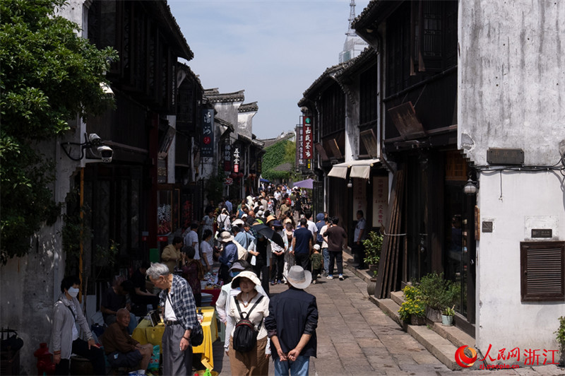 Mto Yuehe katika Mji wa Jiaxing, Zhejiang, China: Kuonja Jiangnan wakati wa Sikukuu ya jadi ya Duanwu