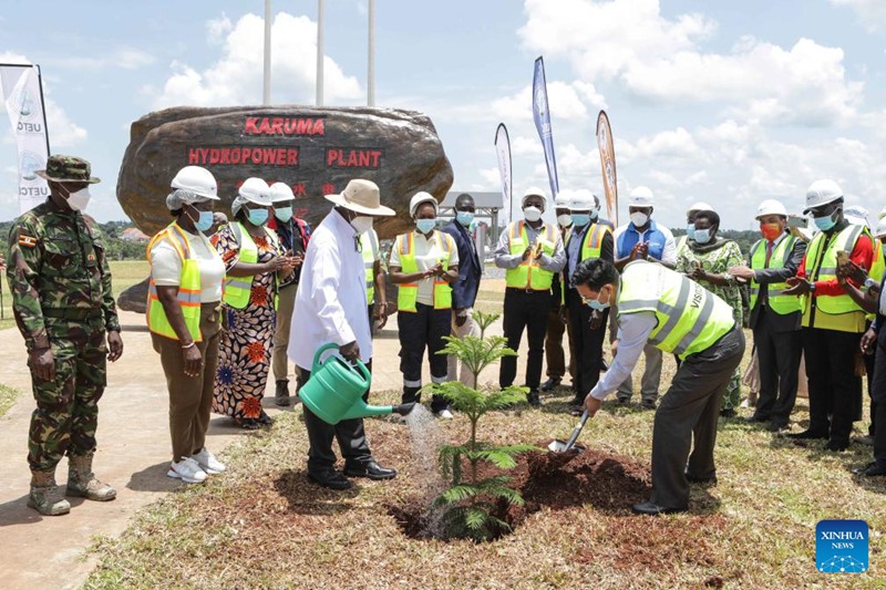 Rais wa Uganda azindua mradi mkubwa wa kuzalisha umeme kwa maji uliojengwa na China